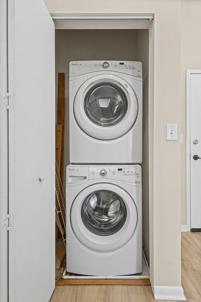 Building Photo - 1550 S Blue Island Ave