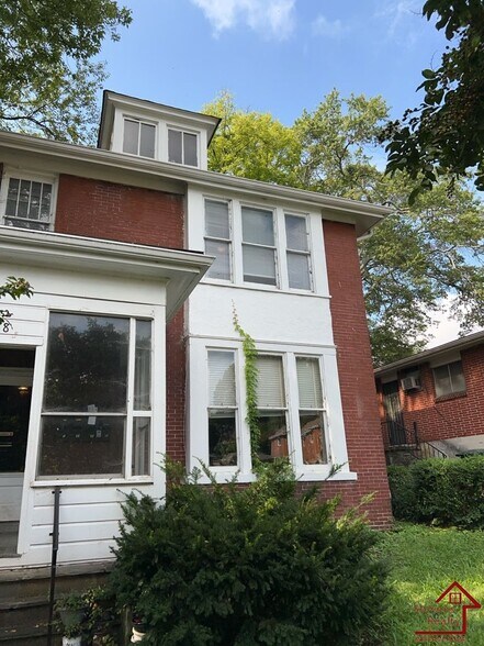 Building Photo - 938 Fortwood St