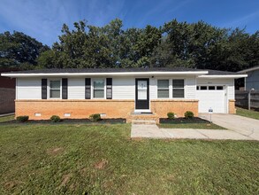 Building Photo - 3BR/2BA Huntsville Rental with 1-Car Garage, Hardwood Flooring & Fenced Yard