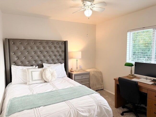 Building Photo - 5027 SW 16th Pl