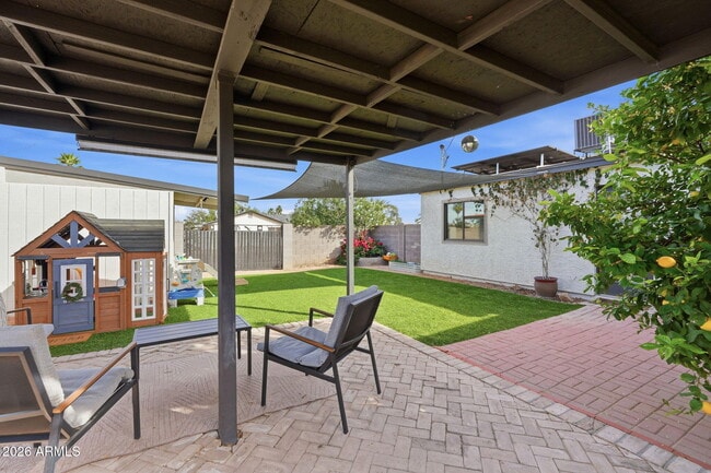 Building Photo - 2352 E Delgado St