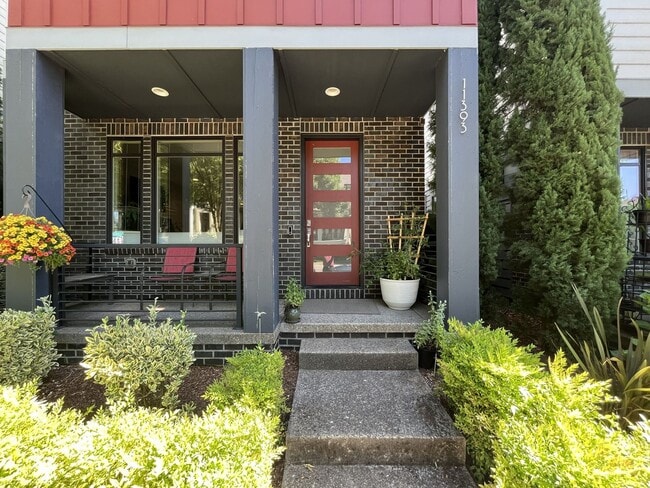 Building Photo - Spacious 2,511 Sq Ft Wilsonville Townhome with Vaulted Loft, Modern Kitchen & Attached Two-Car Ga...