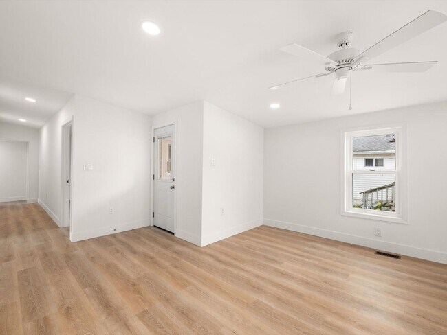 Building Photo - 36999 Blue Bill Dr