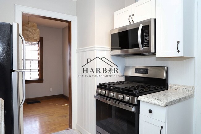 Building Photo - 3 Bedroom Single Family Home in SE Rochest...