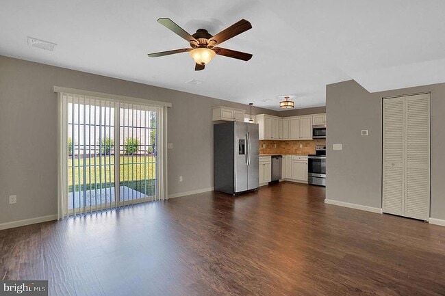 Building Photo - 22 Spring View