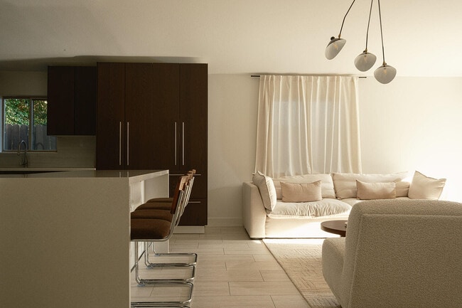 Building Photo - 53675 Avenida Martinez
