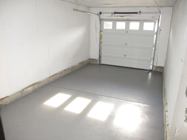 Building Photo - 120-1