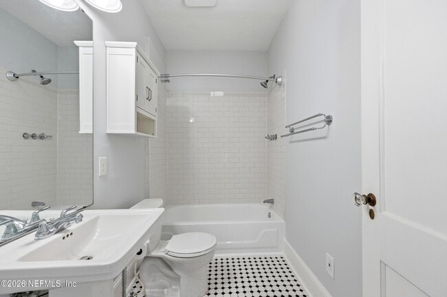 Building Photo - 2614 Dellwood Ave