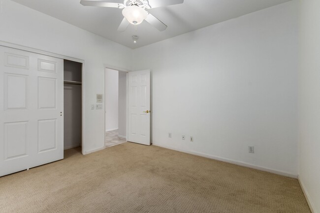 Building Photo - Long term rental in Oakwood with private pool