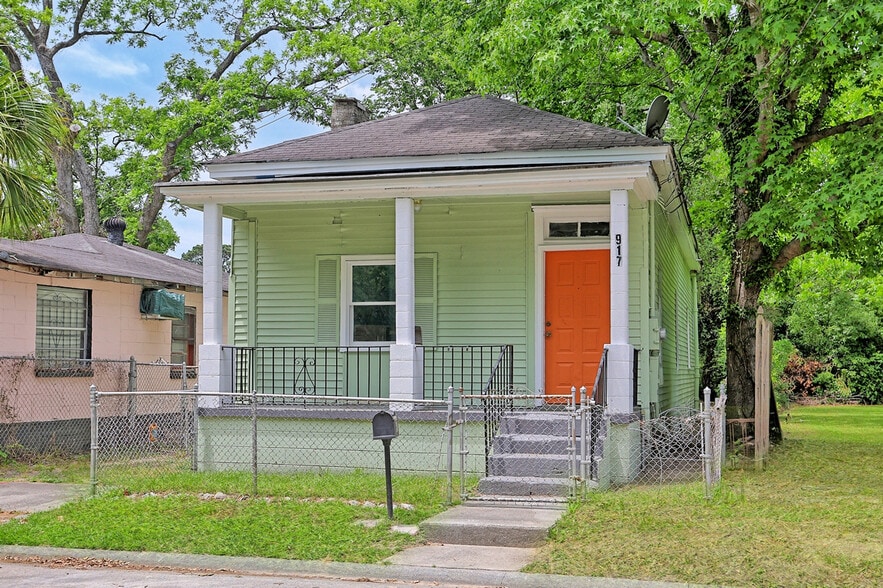 Building Photo - 917 Elliott Ave
