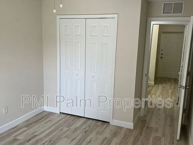 Building Photo - 117 SW Glenwood Dr