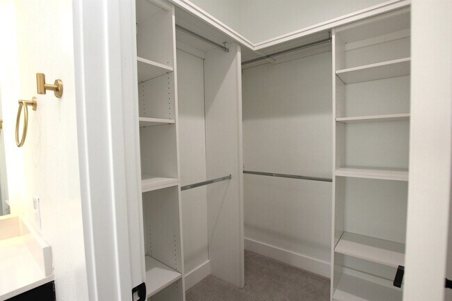 Building Photo - 203 Paschal St