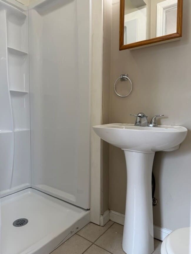 Building Photo - 329 Salt Springs Rd