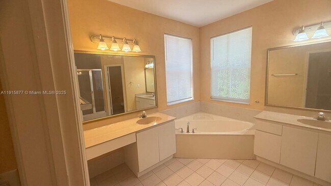 Building Photo - 3654 SW 162nd Ave