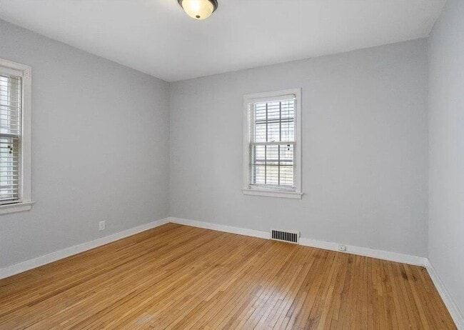 Building Photo - 3 Bedroom House with Large 2 Stall Garage ...