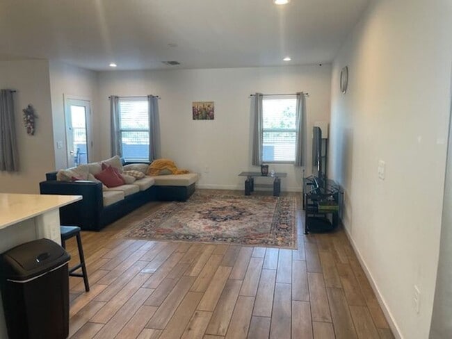 Building Photo - Beautiful Move-In Ready Two-Story Home in Silverbell Crossing!