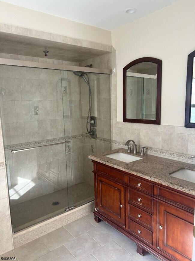 Building Photo - 226 Winding Hill Dr