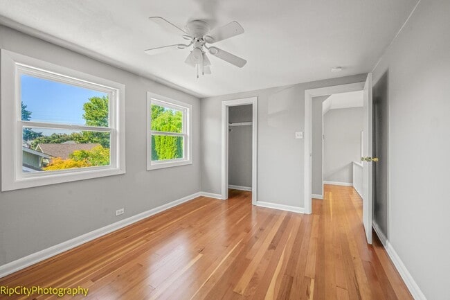 Building Photo - Charming Bungalow in Overlook neighborhood...