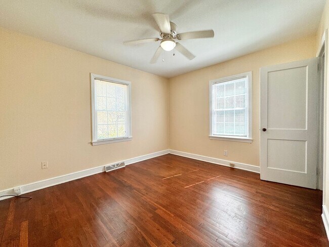 Building Photo - Kirkwood 2 BR