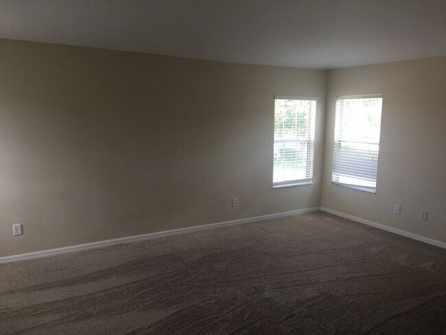 Building Photo - Gorgeous Home in Country Walk Community