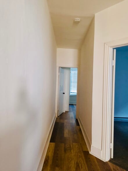 Building Photo - 124 W Sylvania St