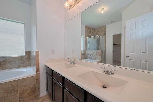 Building Photo - 23611 Plantation Pines Ln