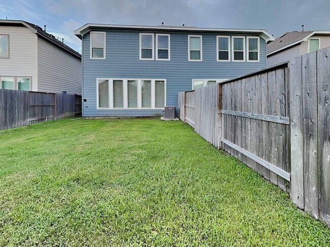 Building Photo - 4023 Champlain Wy