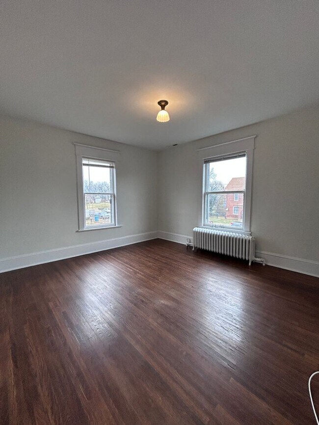 Building Photo - Renovated Victorian with historic touches & huge yard!