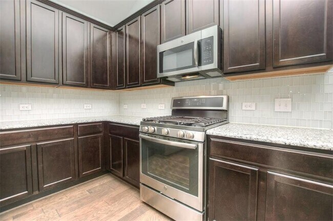 Building Photo - 704 Bonnet Blvd