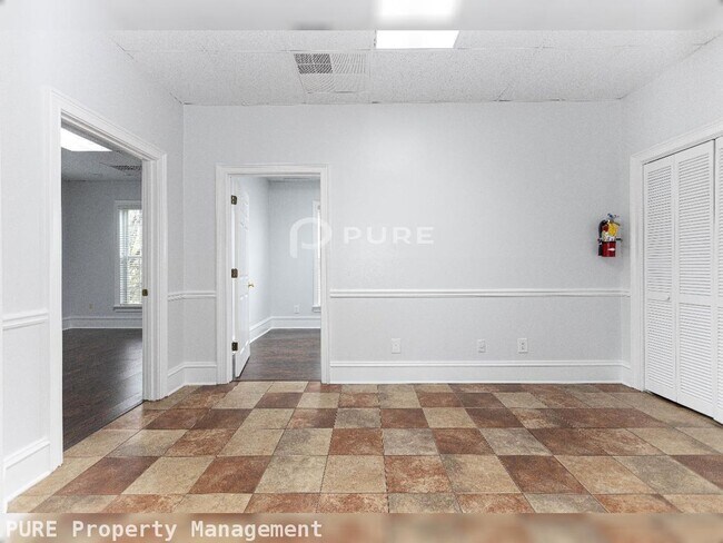 Building Photo - 7175 Jonesboro Rd