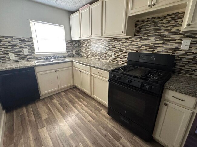 Building Photo - 7018 1/2 Avenue F