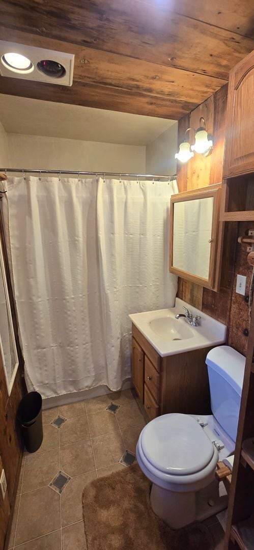 Building Photo - Charming 1-bedroom cottage nestled just 4 miles west of downtown Sebastopol in the heart of West ...