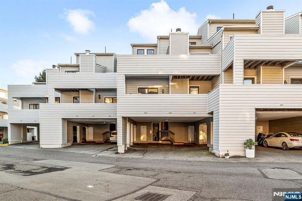 Building Photo - 750 Mainsail Ln