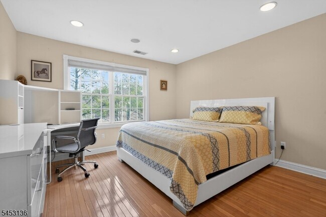 Building Photo - 70 Winged Foot Dr
