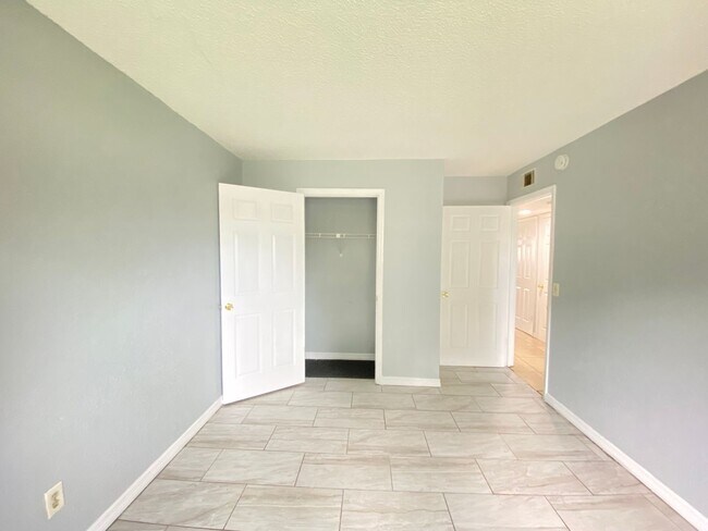 Building Photo - Move in Ready! 3/2 Condo in Altamonte Spri...
