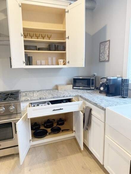 Gourmet Kitchen - 100 Textile Ct