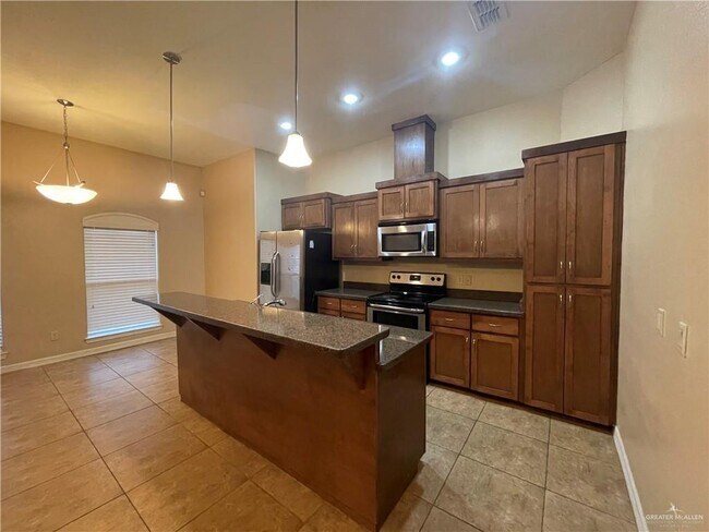 Building Photo - 13 Mimosa St