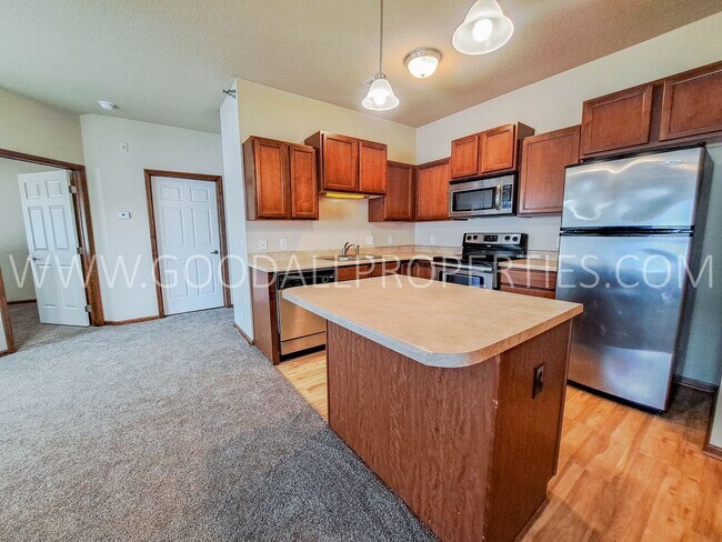 Building Photo - Rent Reduced! 2-Bedroom, 2-Bath Condo in Johnston with Detached Garage