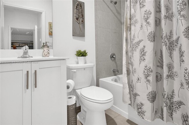 Building Photo - 151 NE 27th Terrace