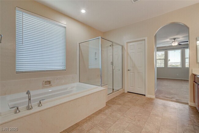 Building Photo - 484 Punto Vallata Dr