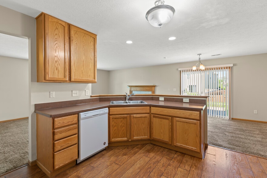 Building Photo - 5762 Annmary Rd