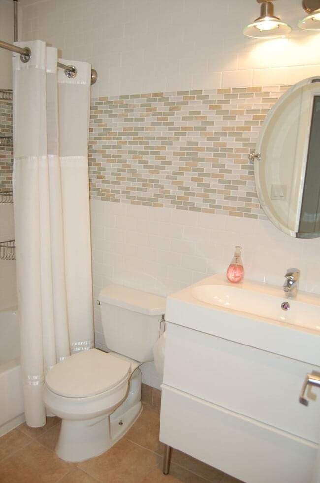 Building Photo - 5 BR Near Ft. Belvoir and Historic Mt. Vernon