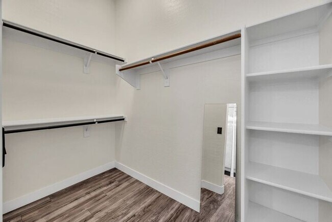 Building Photo - 3283 E Bonanza Rd