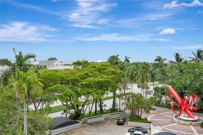 Building Photo - 2655 S Bayshore Dr