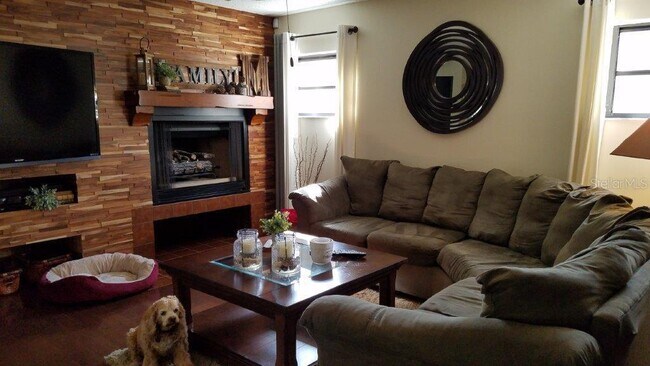 Building Photo - 392 Lakeview Terrace