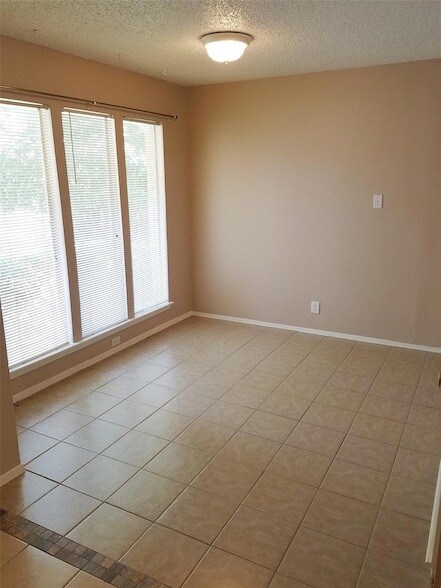 Building Photo - 3513 Westchester Ave