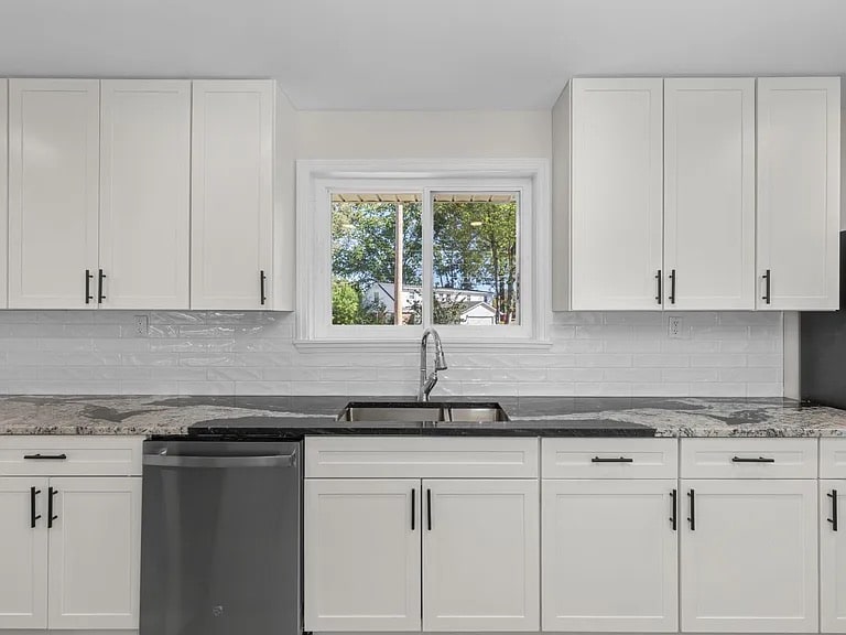 Building Photo - 230 W Oaks Pl