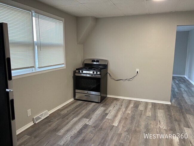 Building Photo - 5001 Magoun Ave