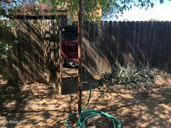 Building Photo - 708 W Howe St