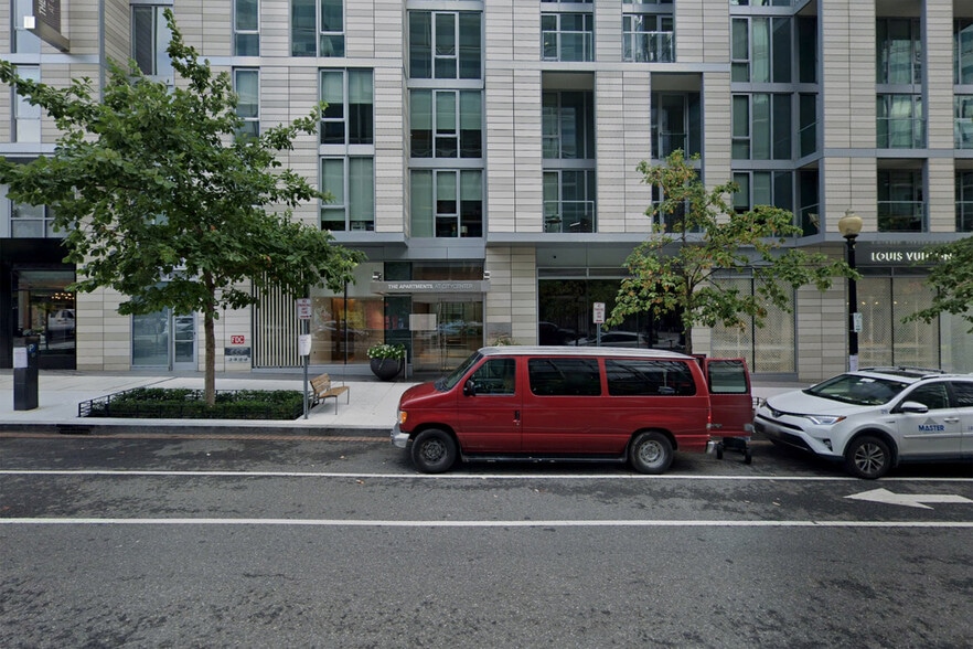 Building Photo - 875 10th St NW